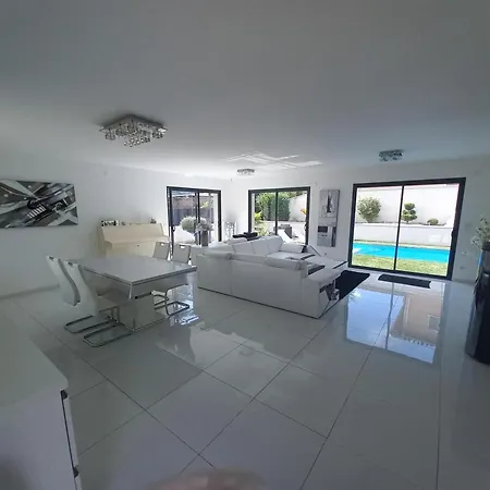 Splendide Avec Piscine Vila
